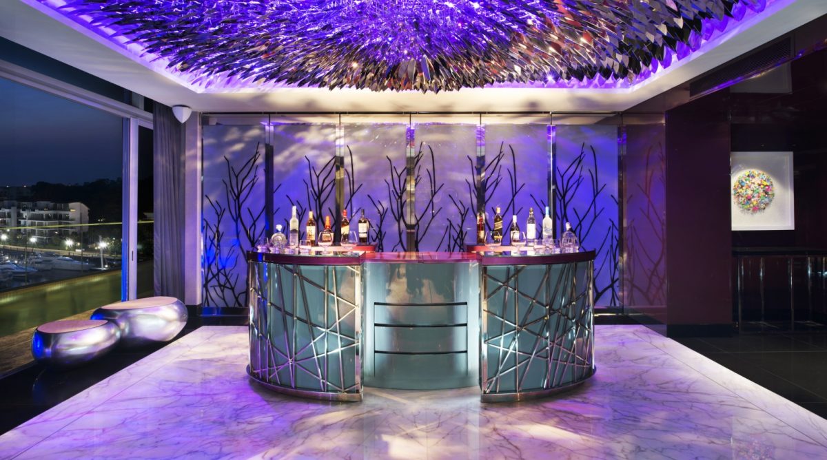 arredo-bar-futuristico-bancone