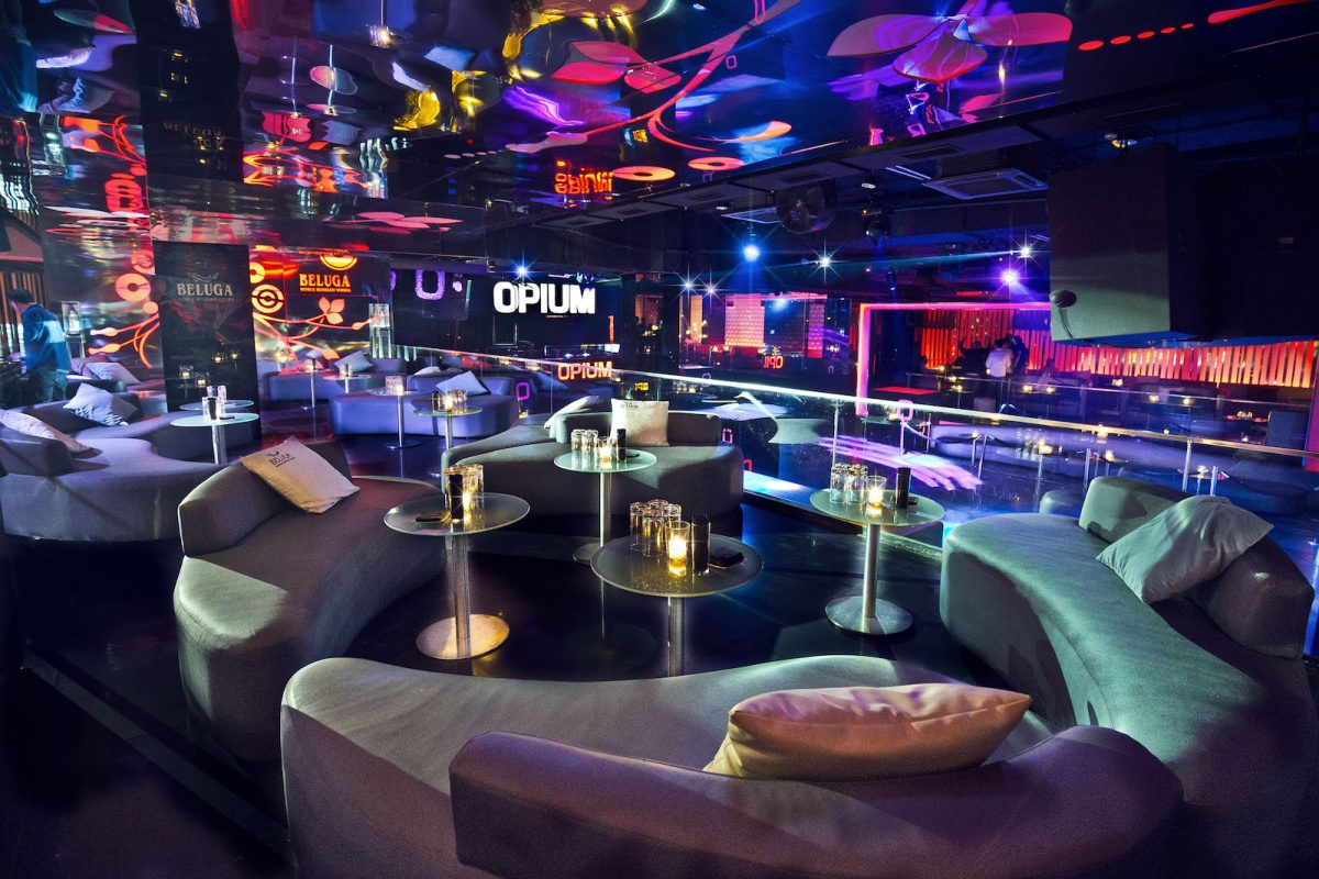 arredo-bar-futuristico-interni