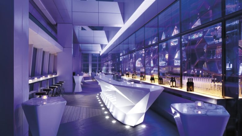 arredo-bar-futuristico-viola