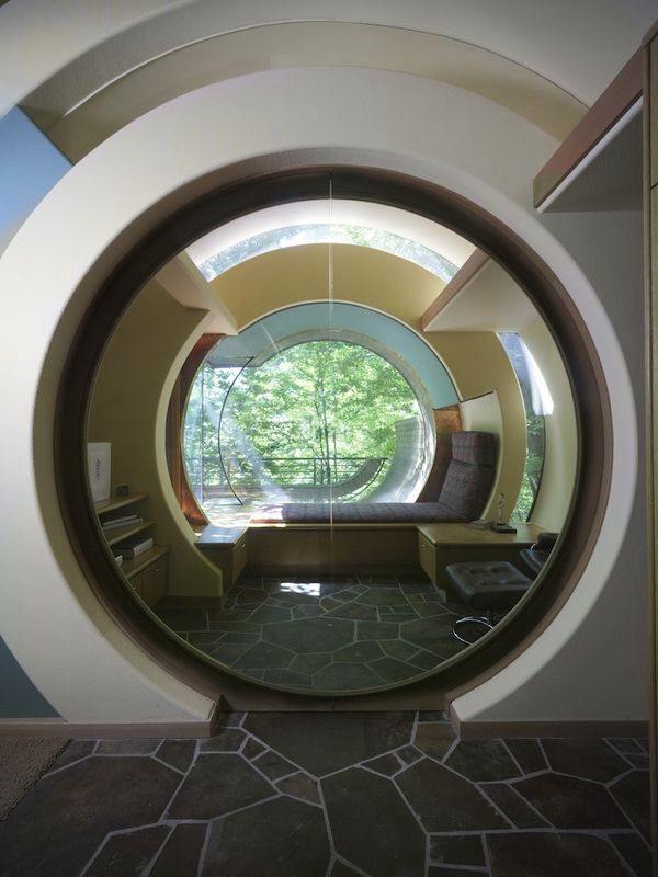 casa-stile-hitech-soggiorno-futuristico