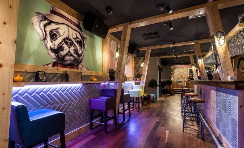 arredo-bar-moderno-illuminazione-fluorescente