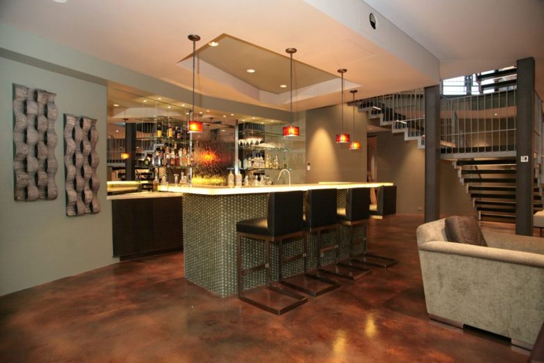 arredo-bar-moderno-tavolo-poltrona