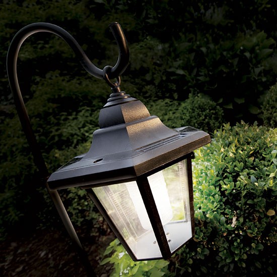 solar-powered-garden-light
