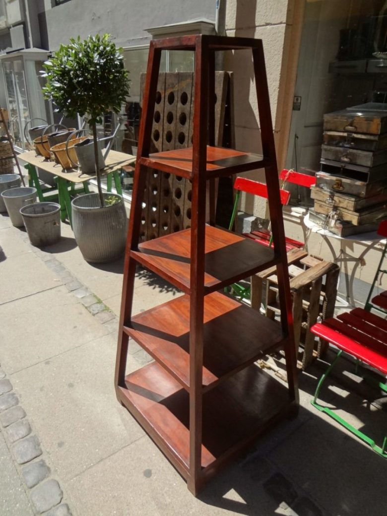 libreria-piramide-legno