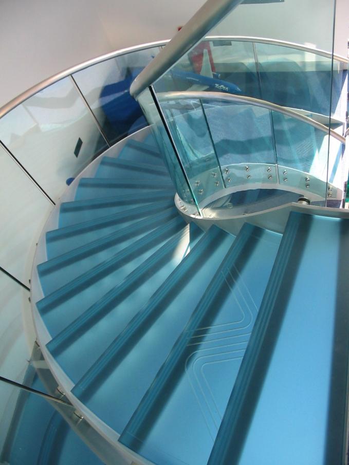 scala in plexiglass
