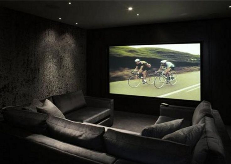 home-theatre-stanza-divano-famigliare