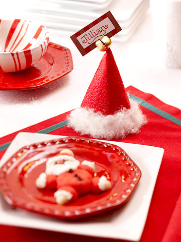 10-10-ideas-how-make-a-beautiful-christmas-table-Santa-Hat-Place-Cards