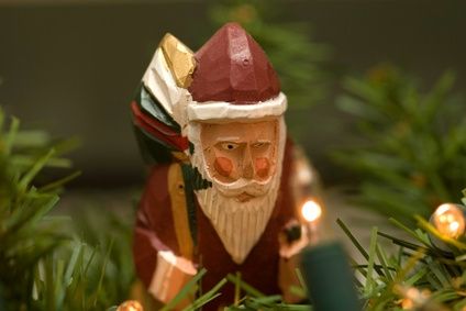 article-new_ehow_images_a06_kb_vt_christmas-decoration-projects-wood-cutting-1.1-800x800