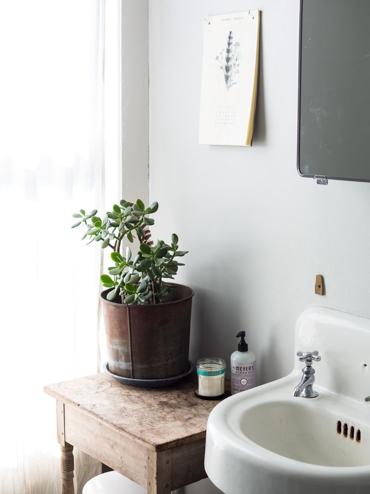 Bathroom at Table on Ten