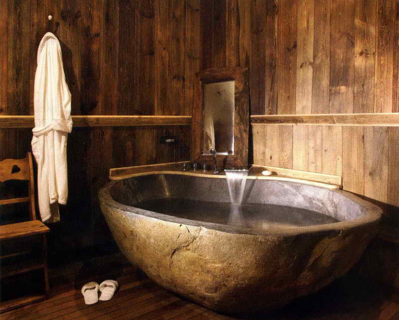 bagno-rustico-vasca-pietra