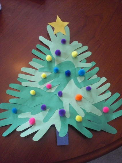 albero-natale-mani-bambini