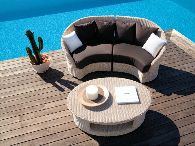 divano-rattan-chiaro