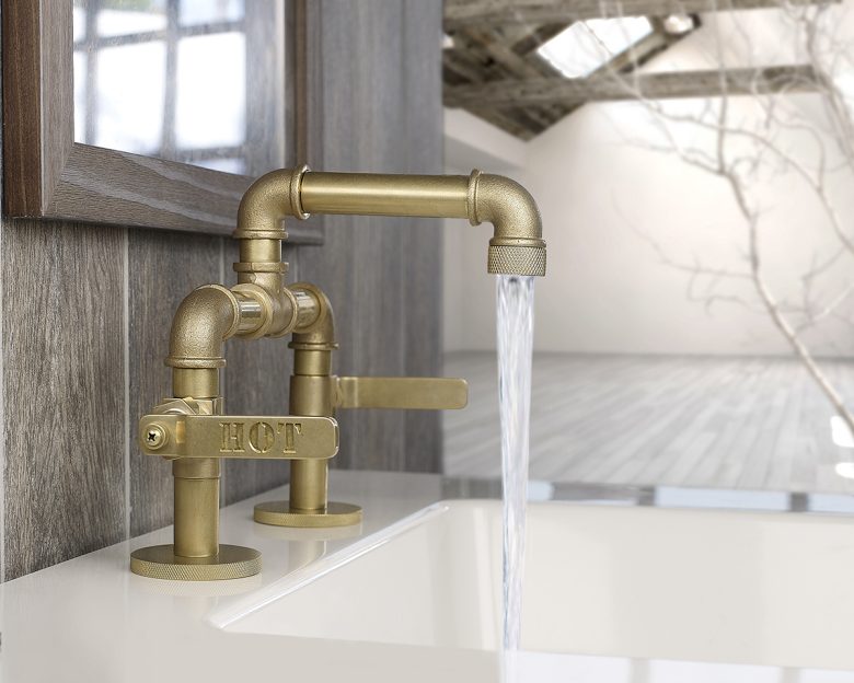 bagno-industriale-particolare-rubinetti