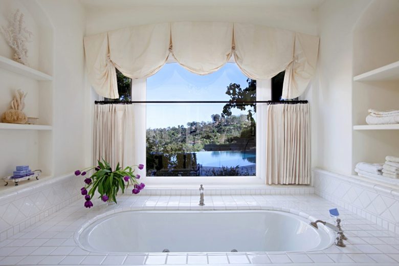 bagno-stile-provenzale-vasca-grande