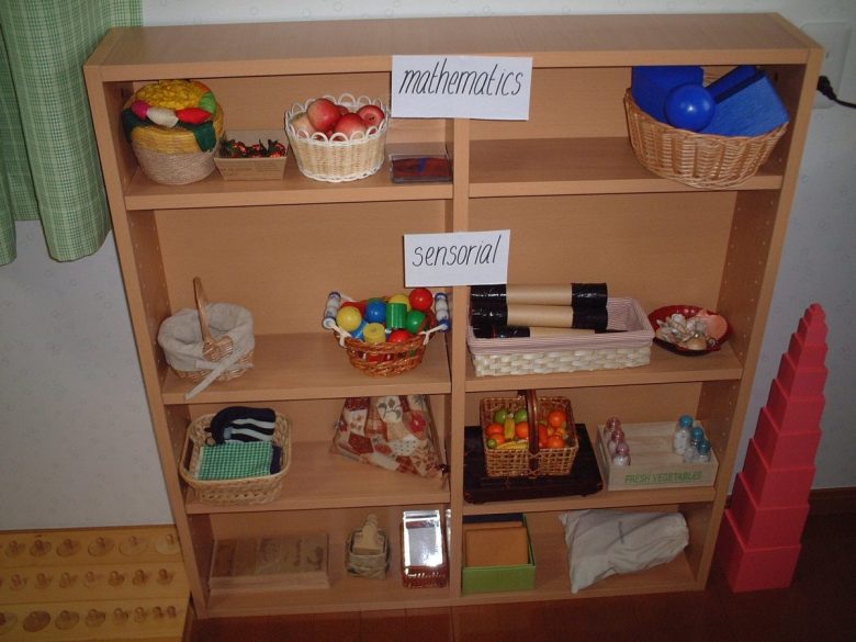 montessori-cameretta-giochi-mobiletto