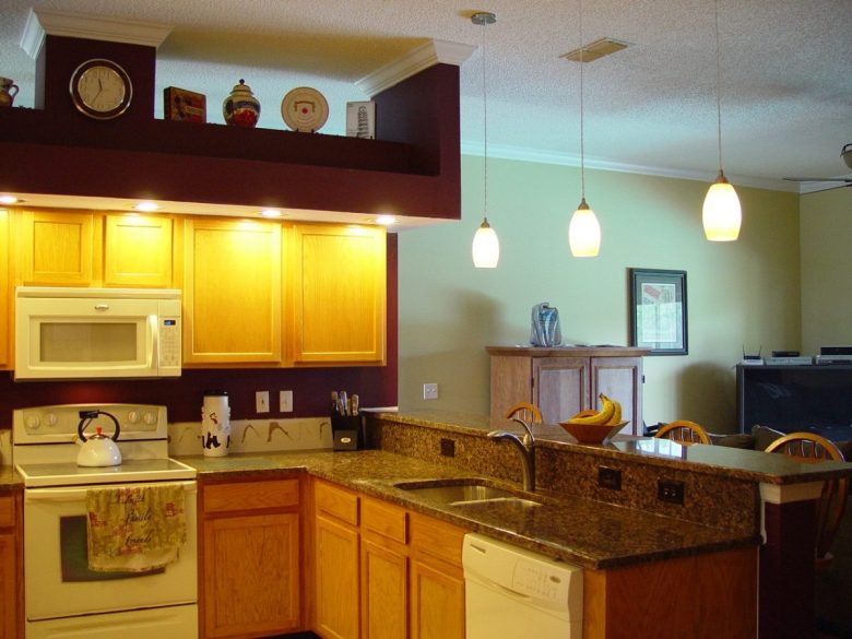 cucina-piccola-illuminazione