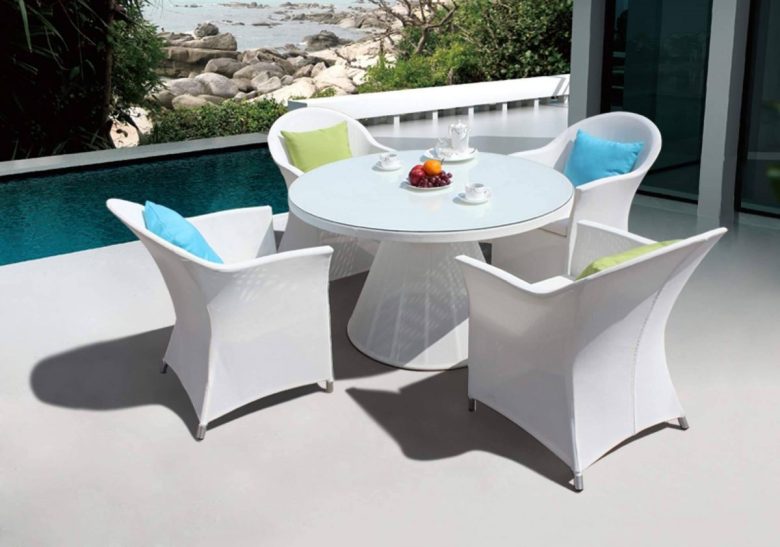 mobili-plastica-tavolino