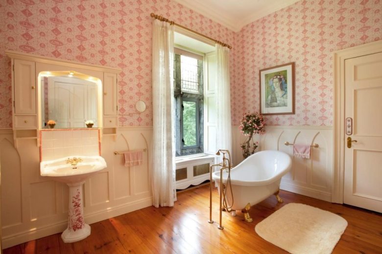 arredamento-stile-country-bagno-vasca