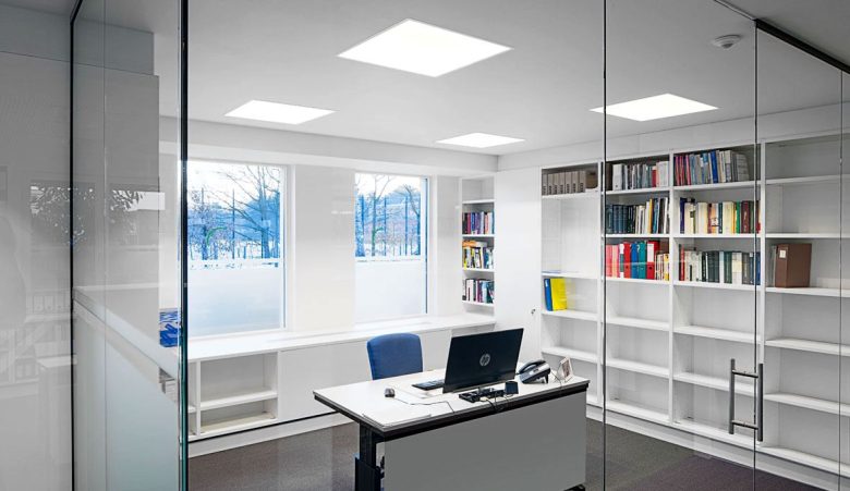 arredare-ufficio-illuminazione-tavolo