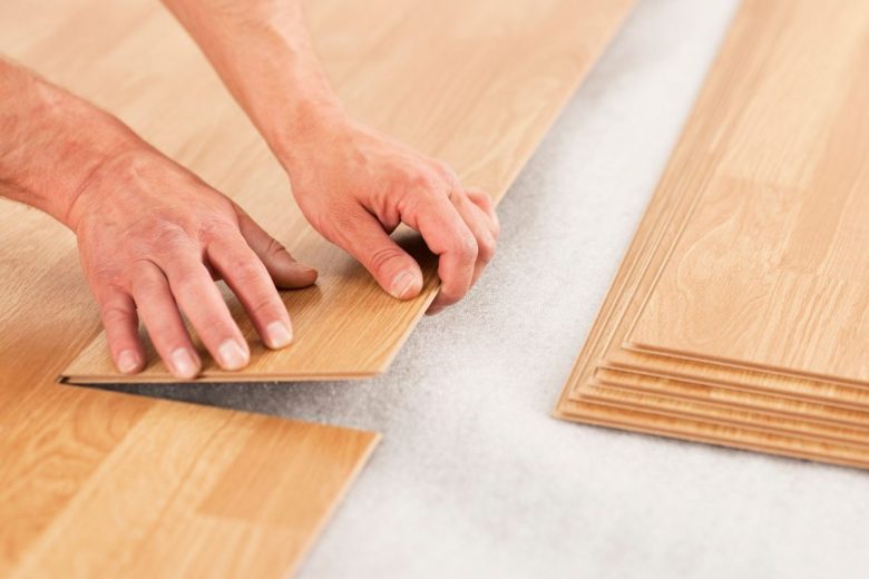 posare-parquet-mani