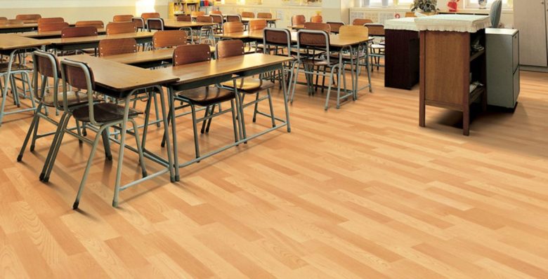pavimento-pvc-scuola-banchi