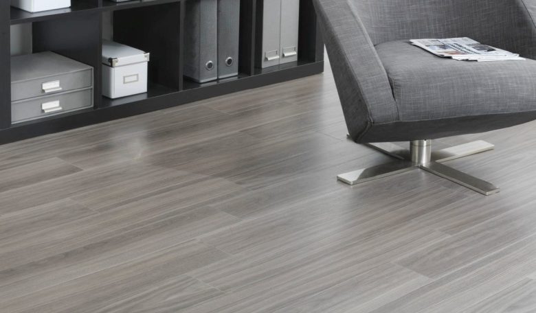 pavimento-pvc-ufficio-sedia