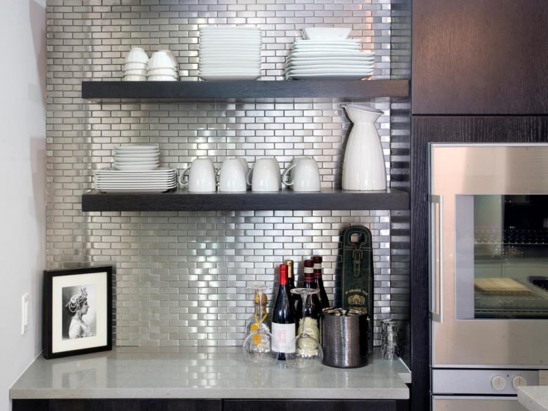 cucina-stretta-lunga-mensole-idea