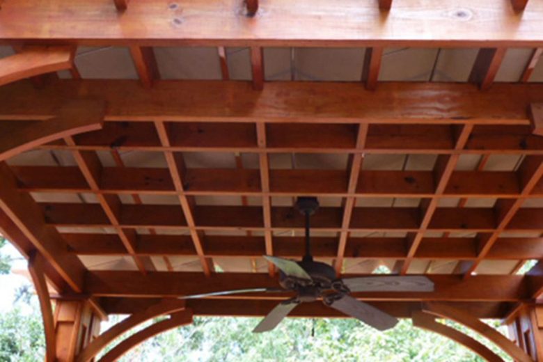 tettoia-in-legno-ventilatore