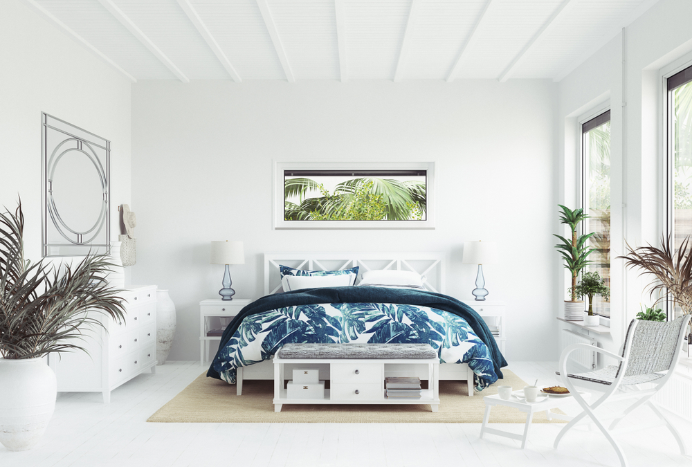 Una camera da letto con un tocco di blu. Una camera da letto con un tocco di blu.