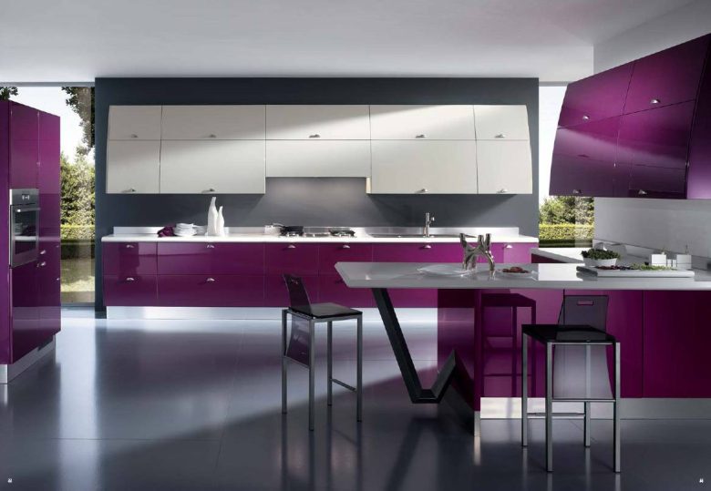colore-viola-cucina-moderna