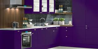 colore-viola-cucina-pensili