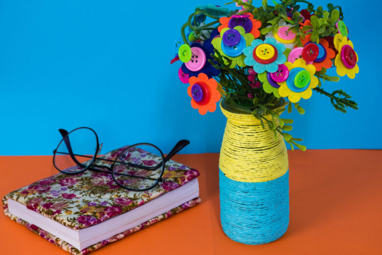 Diy,Craft,Making,Of,Glass,Bottle,Flower,Pot,With,Artificial