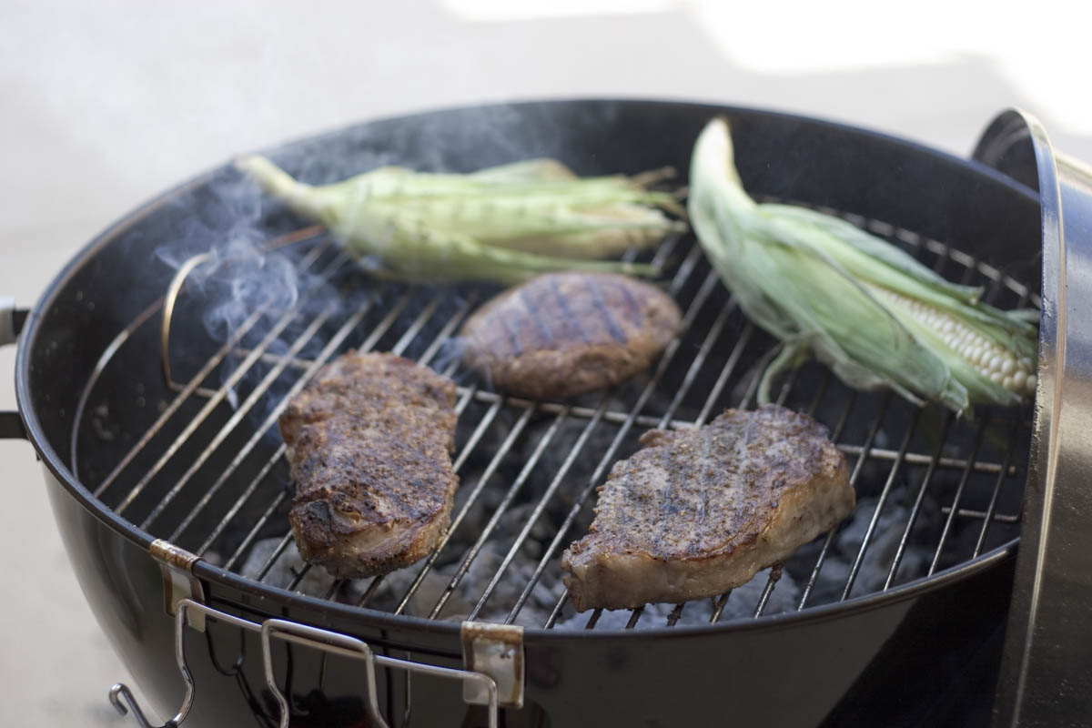 barbecue-giardino-metallo-cottura
