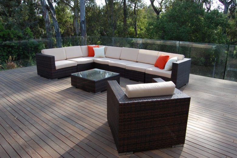 divano-balcone-angolare-legno