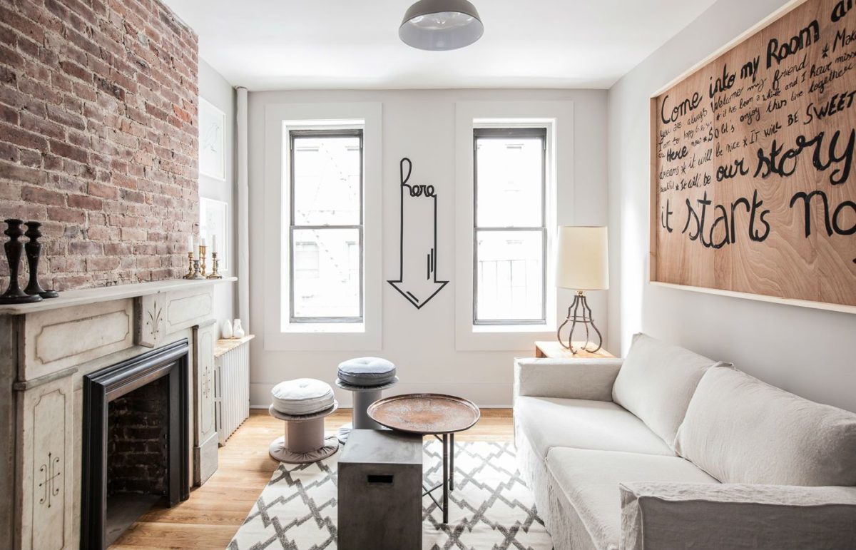 stile-newyorkese-mattoni-salotto