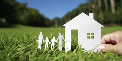 Donazione casa: come funziona, costi, scelta del notaio, rischi