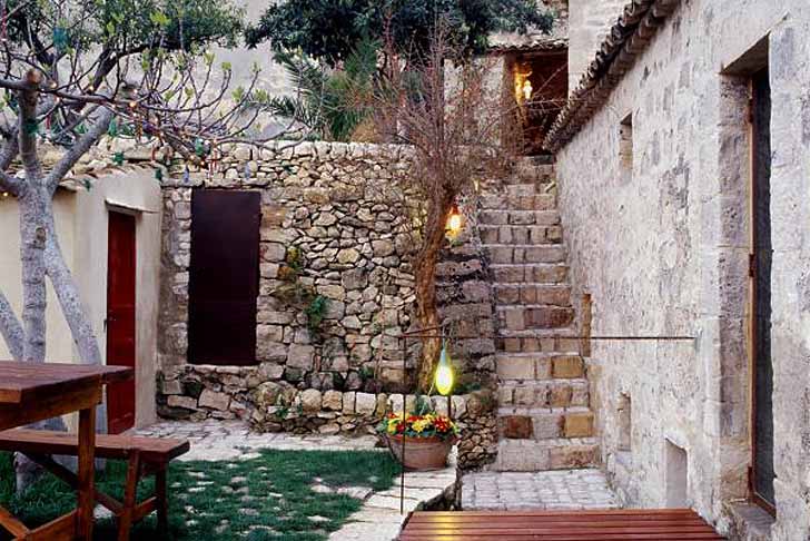 stile-siciliano-casa-scalinata
