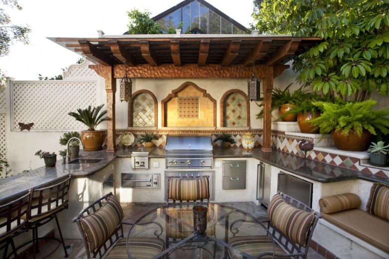 stile-siciliano-patio-cucina-tavolo