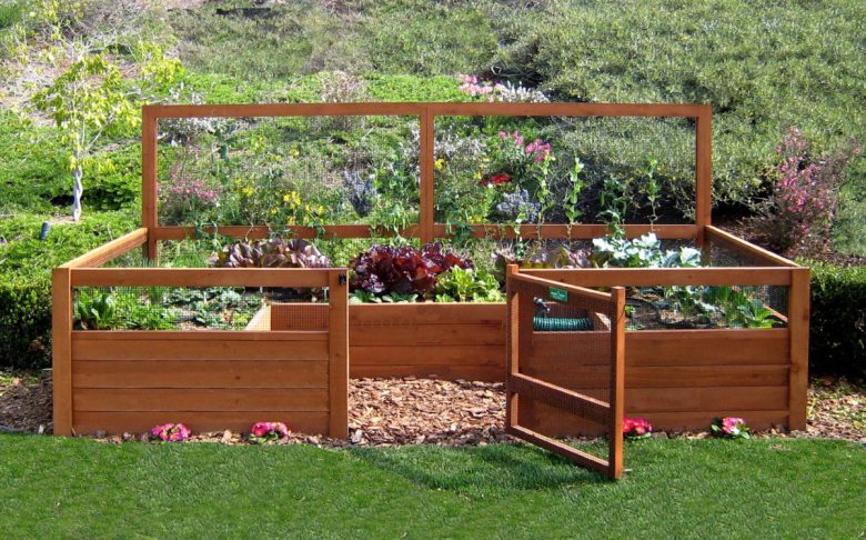orto-in-giardino-recinto-legno