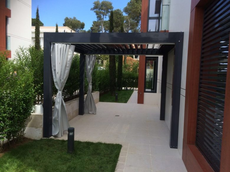 pergola-bioclimatica-giardino