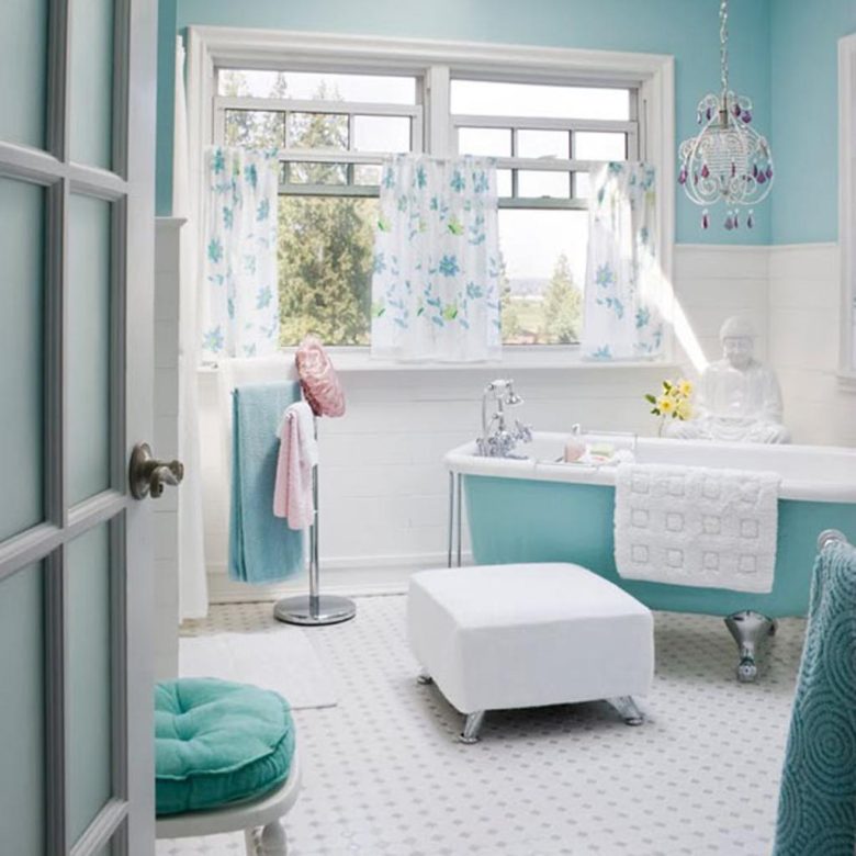 bagno-colore-azzurro-complementi