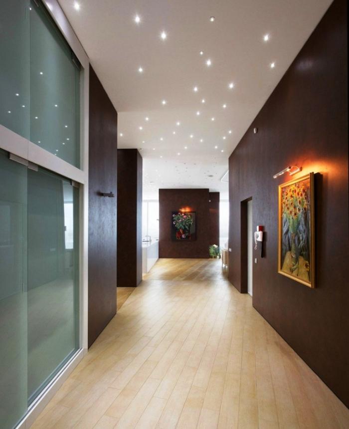 angolo-stretto-buio-led-soffitto