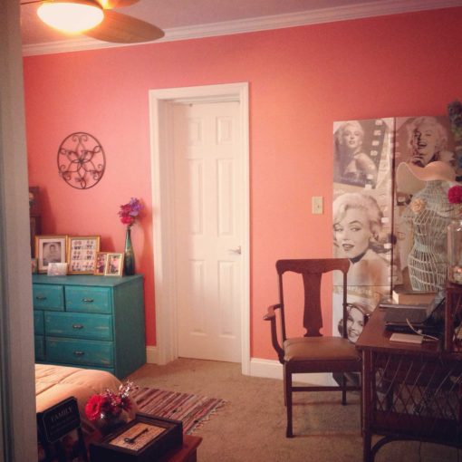 Cucina pareti color corallo: gli abbinamenti più cool