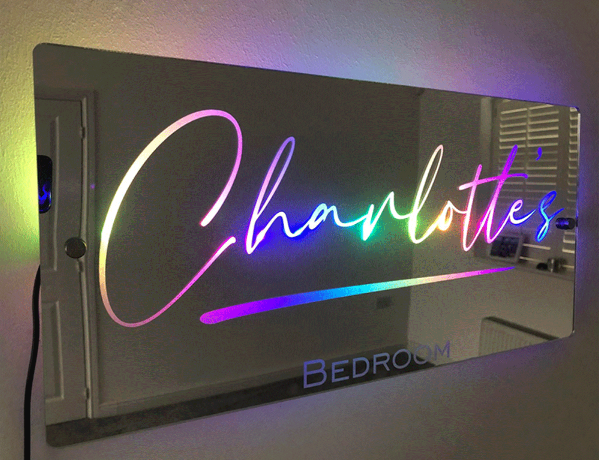 Specchio con scritta luce led Specchio con scritta luce led