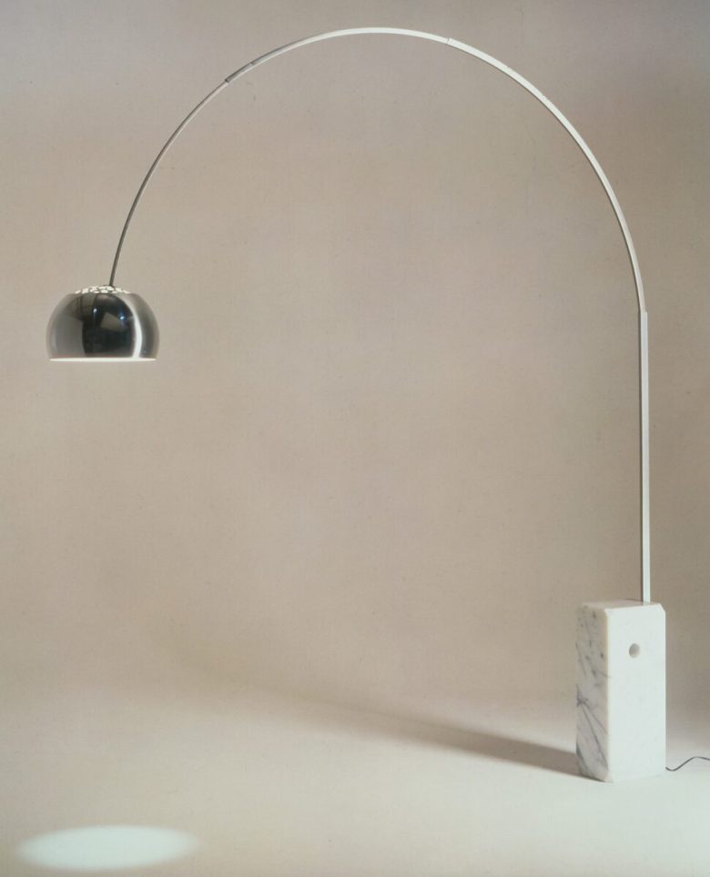 lampada-arco-castiglioni-esposizione-moma