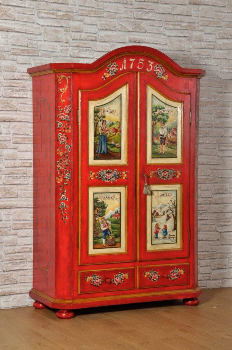 stile-tirolese-credenza
