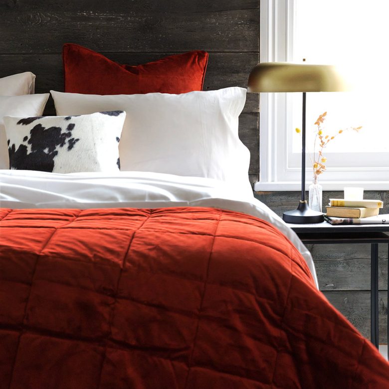 color-terra-siena-camera-letto-coperte