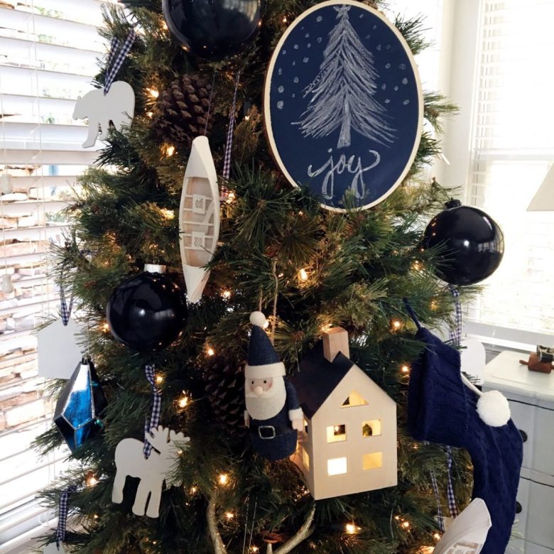decorazioni-natalizie-ecologiche-albero-ciondoli-carta