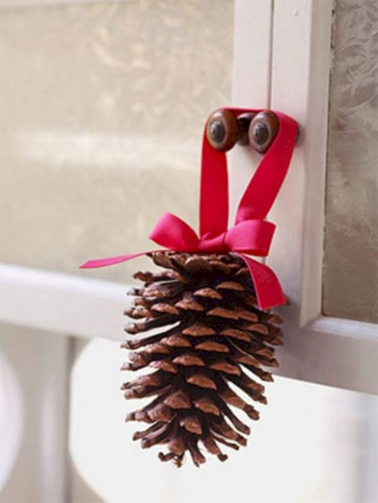 decorazioni-natalizie-pigne-fiocco