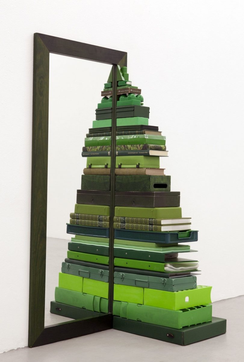 albero-natale-grande-particolare-valigie